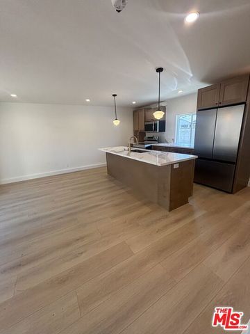 16130 Devonshire Street, Granada Hills (los Angeles), CA 91344