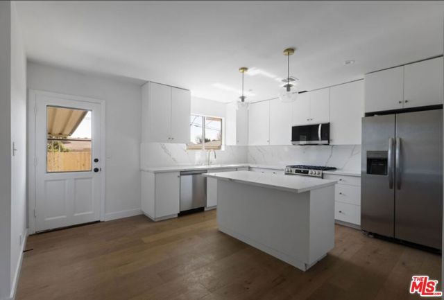 16130 Devonshire Street, Granada Hills (los Angeles), CA 91344