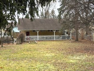 902 Highland Avenue, Wauconda, IL 60084