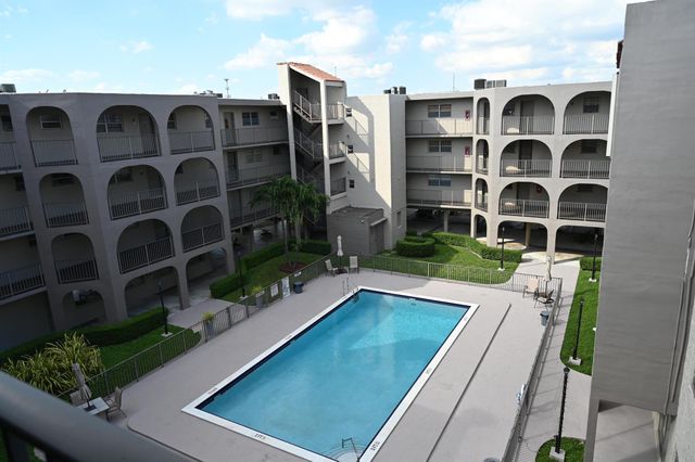 6215 W 20th Avenue 415, Hialeah, FL 33012