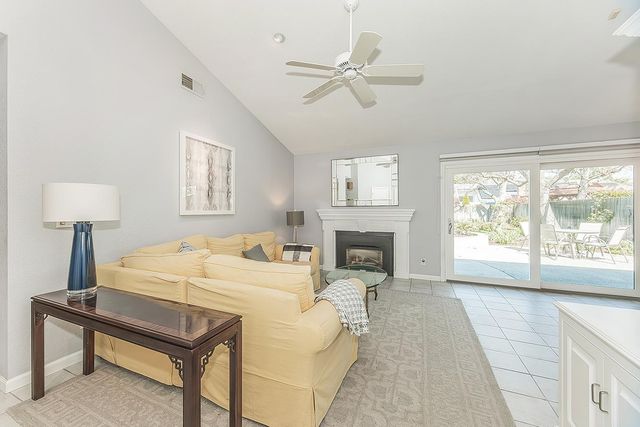 3276 W Spruce Avenue, Fresno, CA 93711