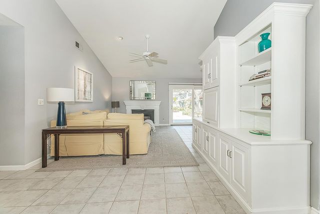 3276 W Spruce Avenue, Fresno, CA 93711