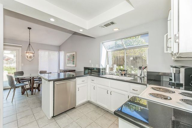 3276 W Spruce Avenue, Fresno, CA 93711