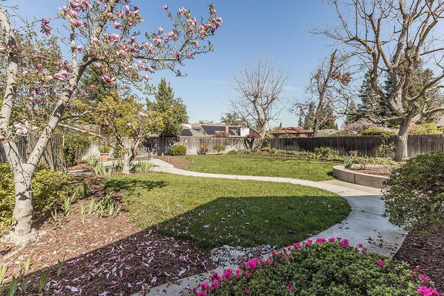 3276 W Spruce Avenue, Fresno, CA 93711