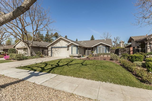 3276 W Spruce Avenue, Fresno, CA 93711