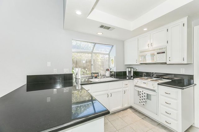 3276 W Spruce Avenue, Fresno, CA 93711