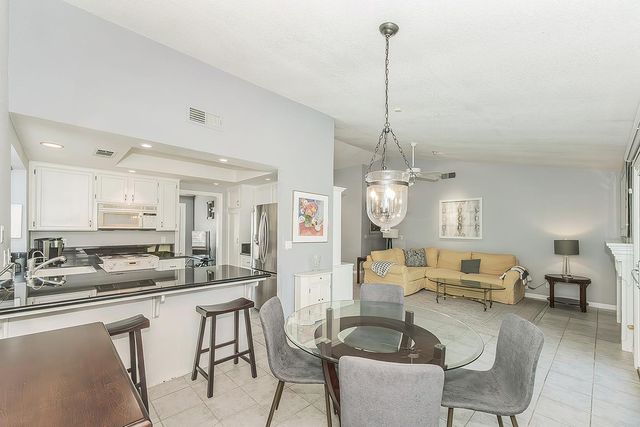 3276 W Spruce Avenue, Fresno, CA 93711