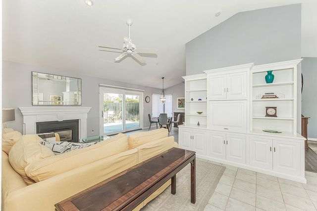 3276 W Spruce Avenue, Fresno, CA 93711