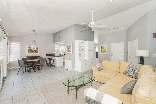 3276 W Spruce Avenue, Fresno, CA 93711