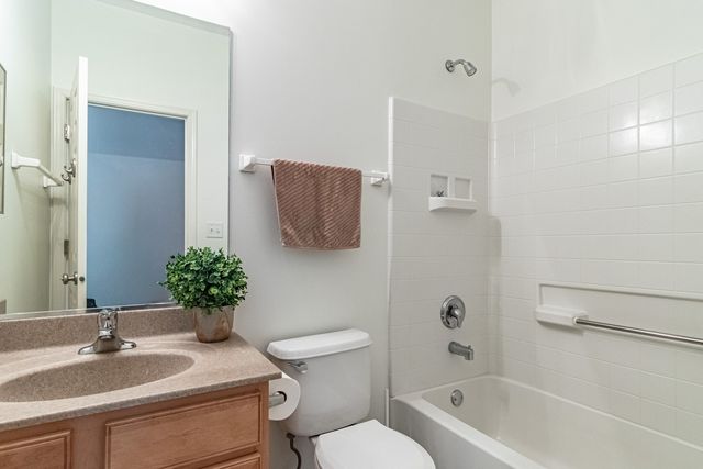 200 Rosehall Drive 220, Lake Zurich, IL 60047