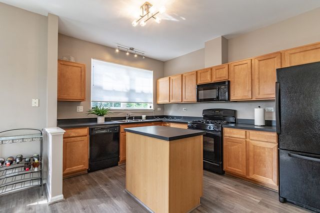 200 Rosehall Drive 220, Lake Zurich, IL 60047