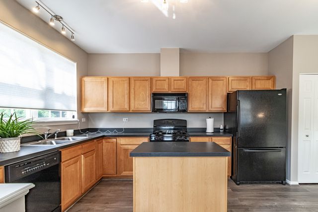 200 Rosehall Drive 220, Lake Zurich, IL 60047