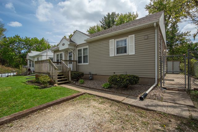 2207 W 51st Street, Davenport, IA 52806