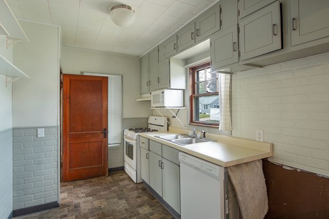 2207 W 51st Street, Davenport, IA 52806
