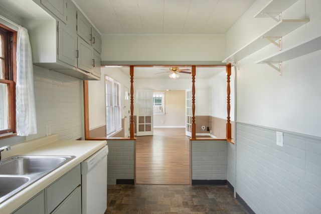 2207 W 51st Street, Davenport, IA 52806