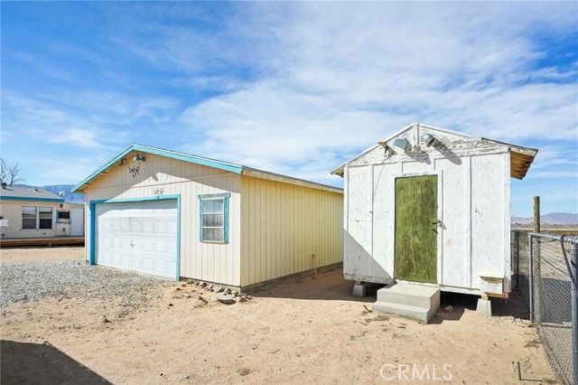 11330 Lakeview Avenue, Lucerne Valley, CA 92356