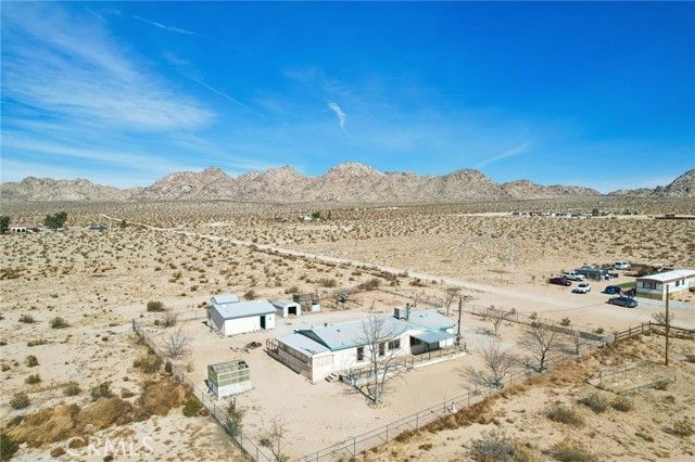 11330 Lakeview Avenue, Lucerne Valley, CA 92356