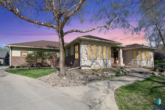 5100 Grouse Point Pl, Sioux Falls, SD 57108