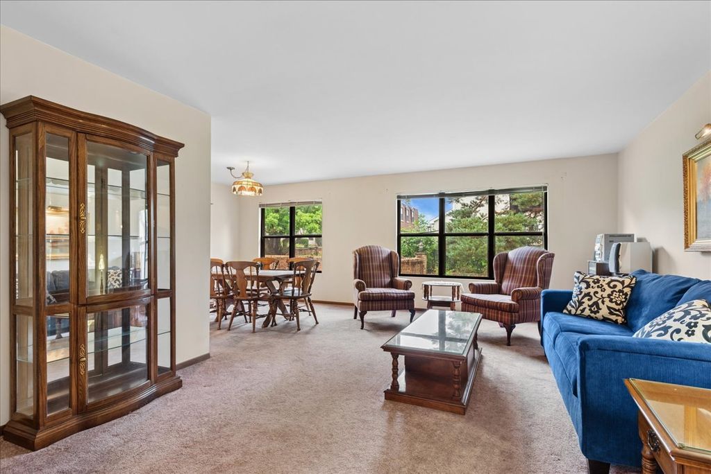 1255 John Drive, Hoffman Estates, IL 60169 — photo 4