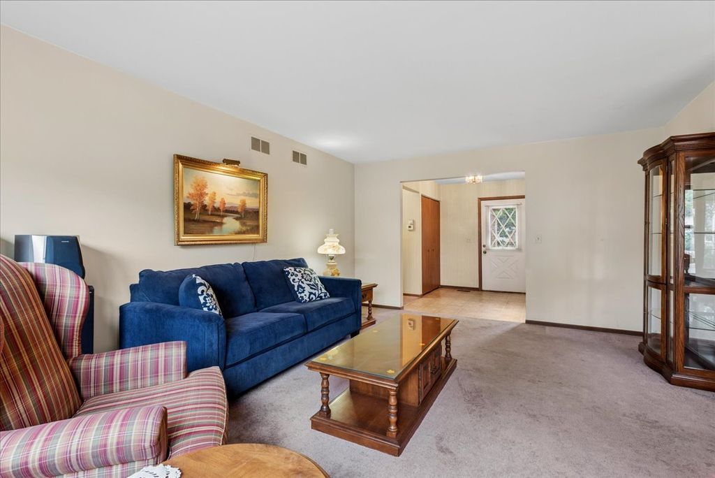 1255 John Drive, Hoffman Estates, IL 60169 — photo 5