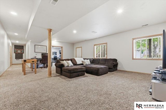 21202 Shiloh Drive, Gretna, NE 68028