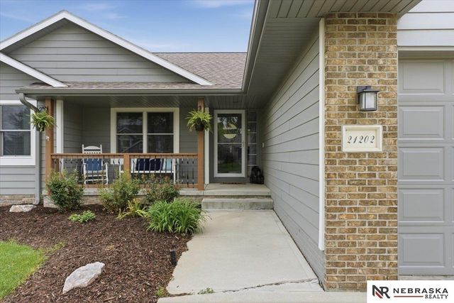 21202 Shiloh Drive, Gretna, NE 68028