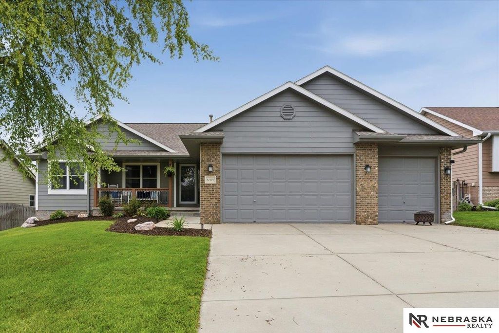21202 Shiloh Drive, Gretna, NE 68028