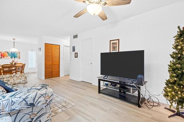 2950 SE Ocean Boulevard 1-5, Stuart, FL 34996