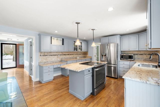 21 Sparrows Way, Plymouth, MA 02360