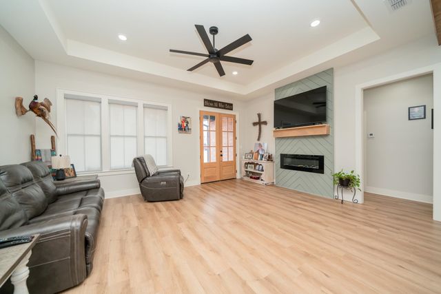 384 Clara LN, Kilgore, TX 75662