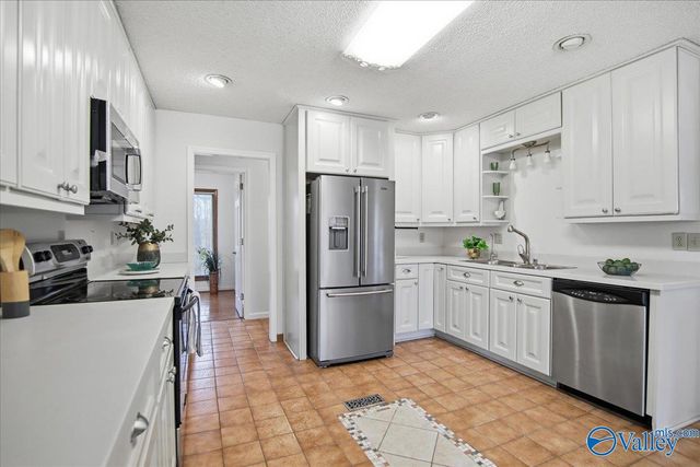 121 Fairington Road NW, Huntsville, AL 35806