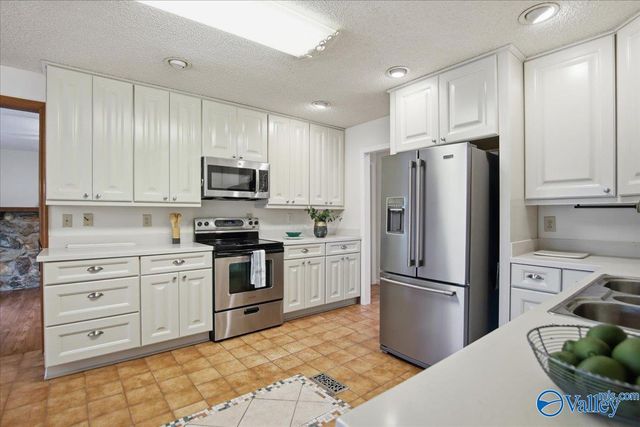 121 Fairington Road NW, Huntsville, AL 35806