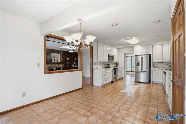 121 Fairington Road NW, Huntsville, AL 35806