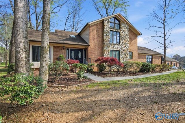 121 Fairington Road NW, Huntsville, AL 35806