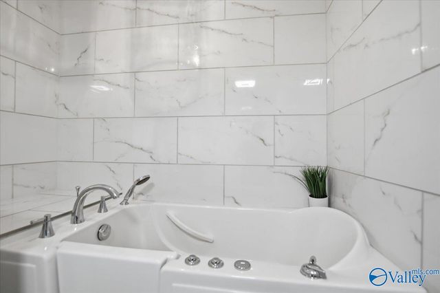 121 Fairington Road NW, Huntsville, AL 35806