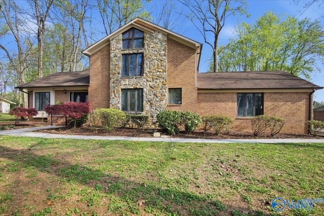 121 Fairington Road NW, Huntsville, AL 35806