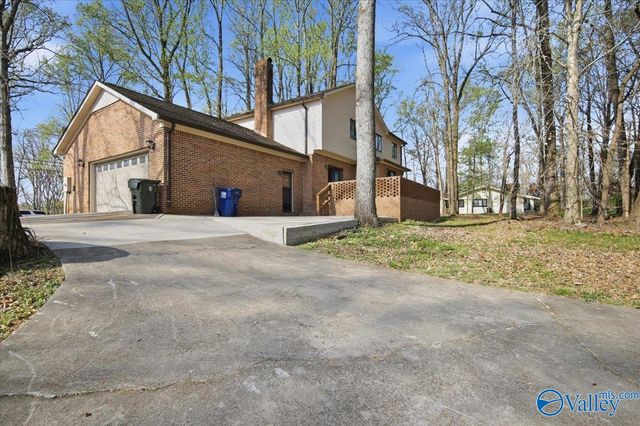 121 Fairington Road NW, Huntsville, AL 35806