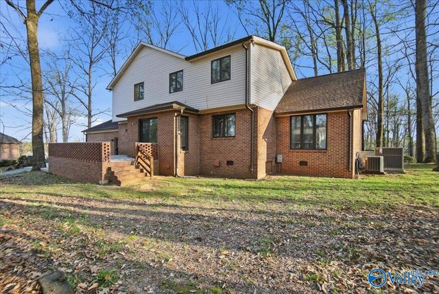 121 Fairington Road NW, Huntsville, AL 35806