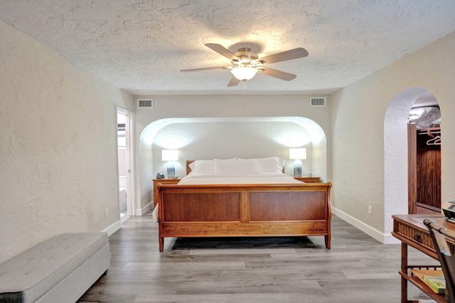 2831 NE 59TH Street, Fort Lauderdale, FL 33308