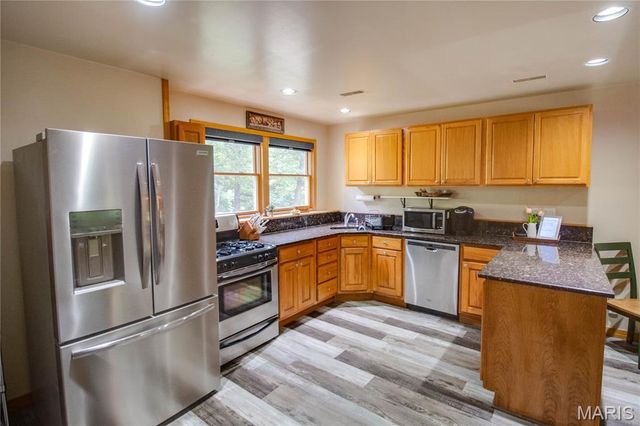 20095 Hidden Lakes Lane, Brighton, IL 62012
