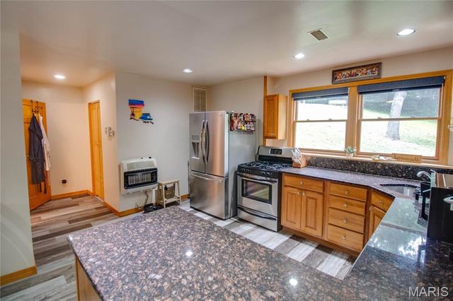 20095 Hidden Lakes Lane, Brighton, IL 62012