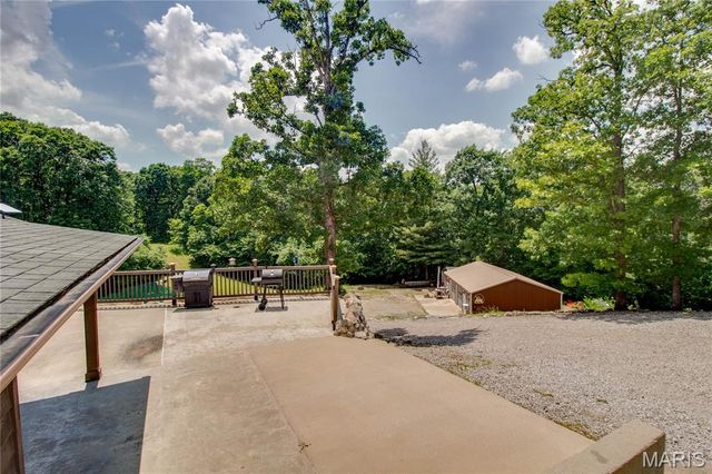 20095 Hidden Lakes Lane, Brighton, IL 62012