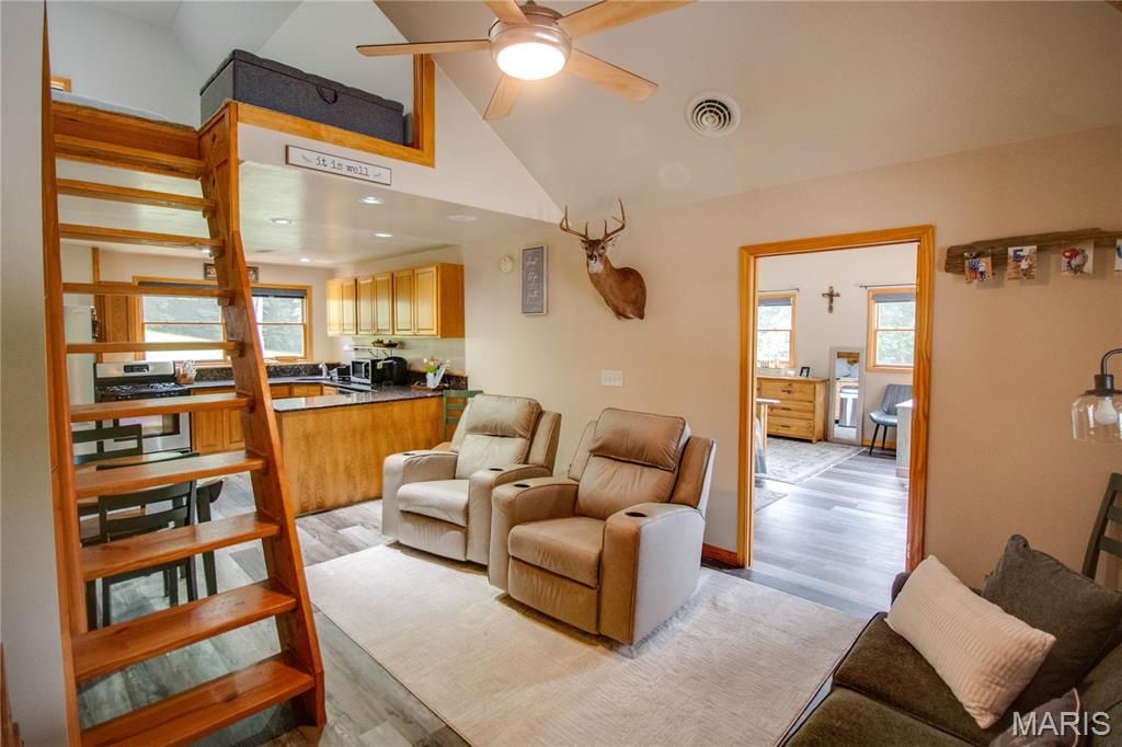 Image 15 of property listing at 20095 Hidden Lakes Lane, Brighton, IL 62012
