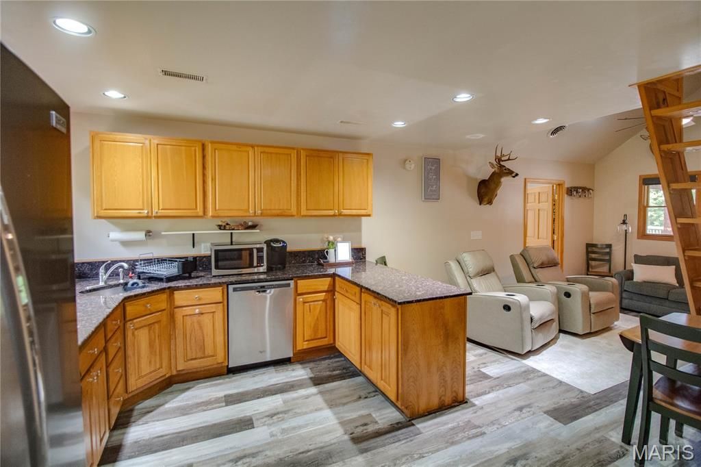 Image 16 of property listing at 20095 Hidden Lakes Lane, Brighton, IL 62012
