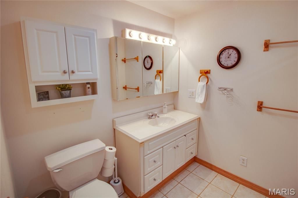Image 20 of property listing at 20095 Hidden Lakes Lane, Brighton, IL 62012