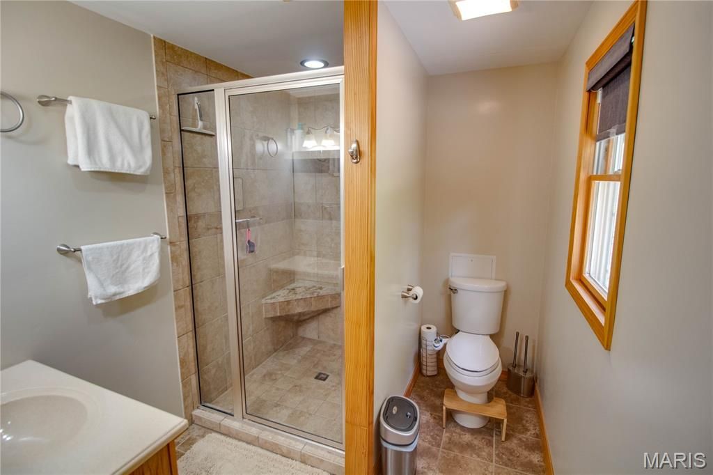 Image 27 of property listing at 20095 Hidden Lakes Lane, Brighton, IL 62012