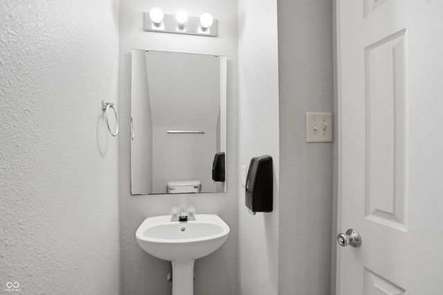 5804 Grassy Bank Drive, Indianapolis, IN 46237