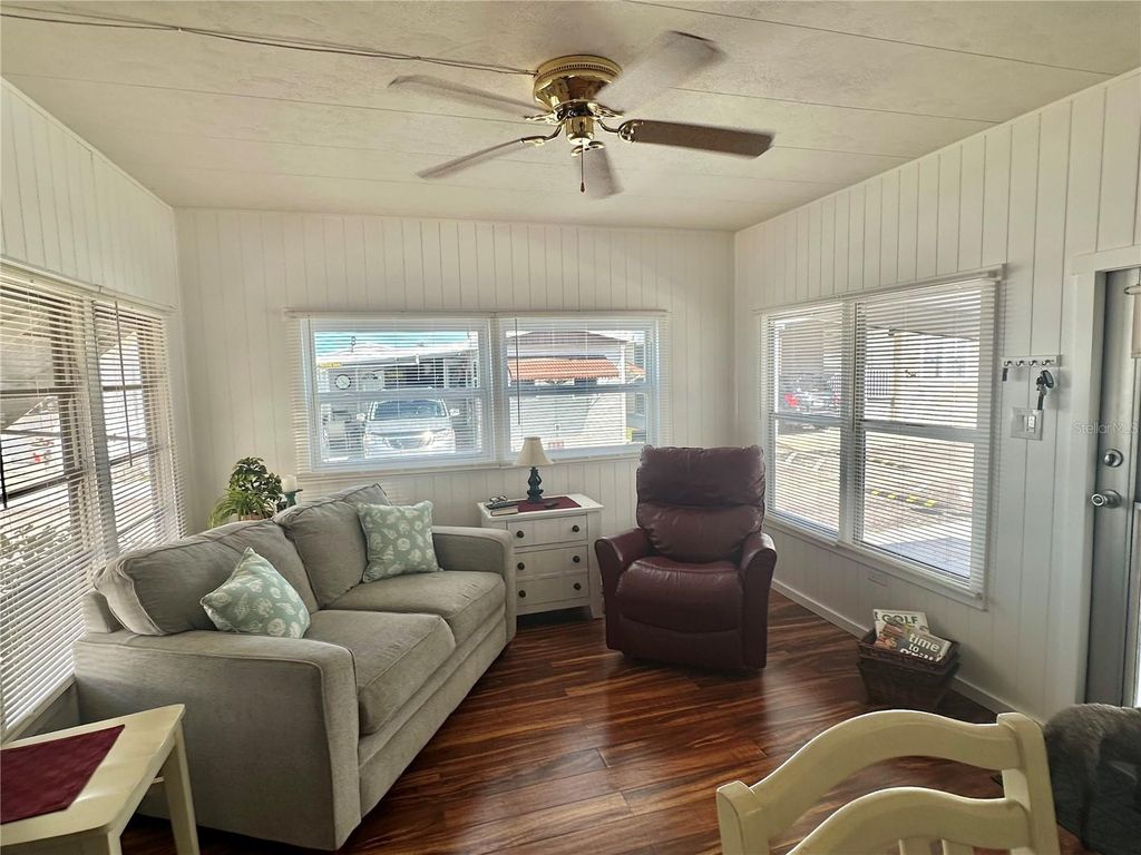 Image 12 of property listing at 1501 25TH AVENUE DRIVE W, Bradenton, FL 34205