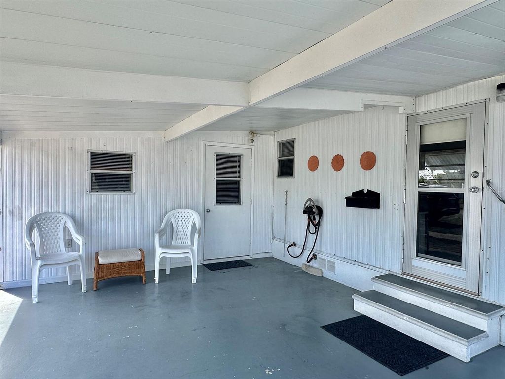Image 3 of property listing at 1501 25TH AVENUE DRIVE W, Bradenton, FL 34205