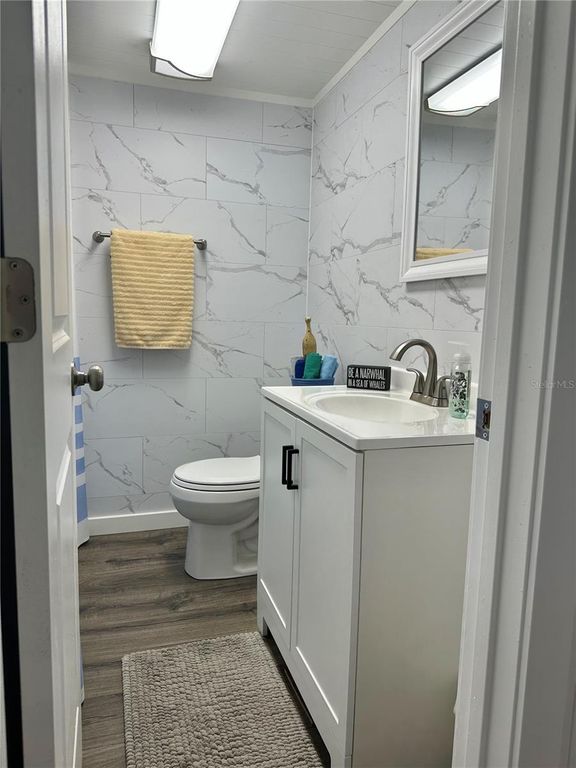 Image 25 of property listing at 1501 25TH AVENUE DRIVE W, Bradenton, FL 34205